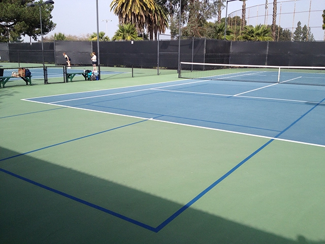 Sơn 7 lớp sân tennis-pickleball với sơn có 10% Hạt cao su Laykold US OPEN trên nền xi măng